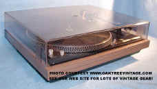 Dual_604_Stereo_Turntable_web.jpg (66218 bytes)