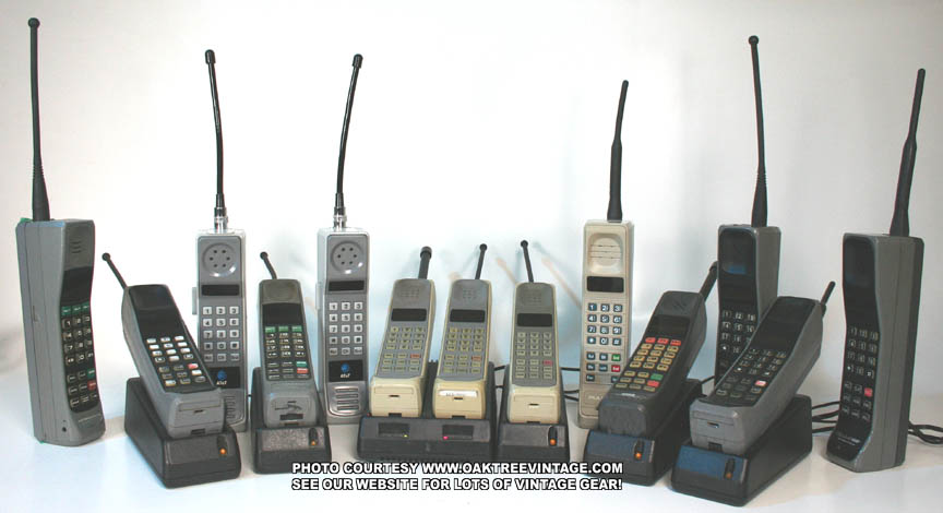 Vintage_Brick_cell-phones_Group_collection_photo