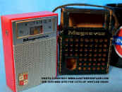 Magnavox_AM-62_Transistor_Radio_Red_web.jpg (70457 bytes)